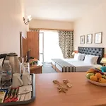 Lotus Family - Free Parking Hotel