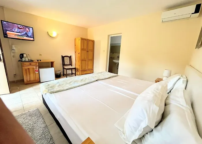 Lotus Family - Free Parking