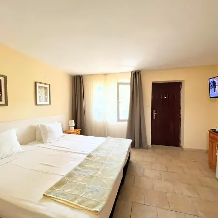Lotus Family - Free Parking Otel 3*