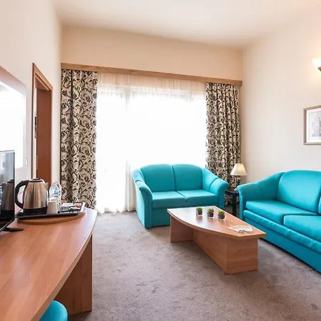 Lotus Family - Free Parking Hotel