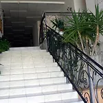 Lotus Family - Free Parking