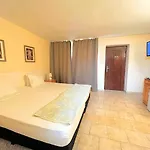 Lotus Family - Free Parking Hotel