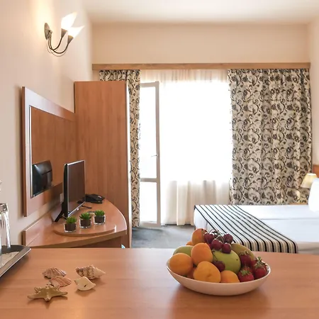 Hotel Lotus Family - Free Parking 3*