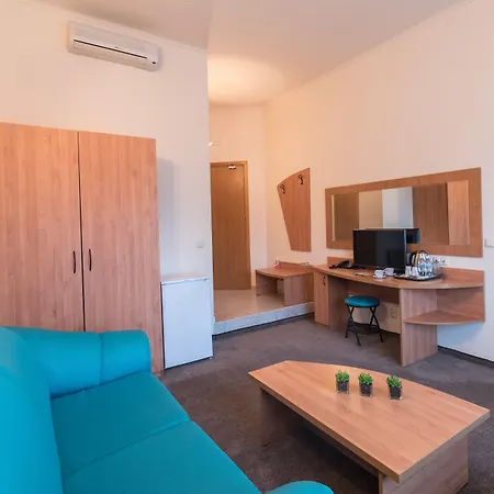 Lotus Family - Free Parking Otel