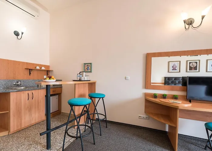 Otel Lotus Family - Free Parking Sunny Beach