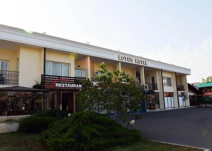 Lotus Family - Free Parking Otel